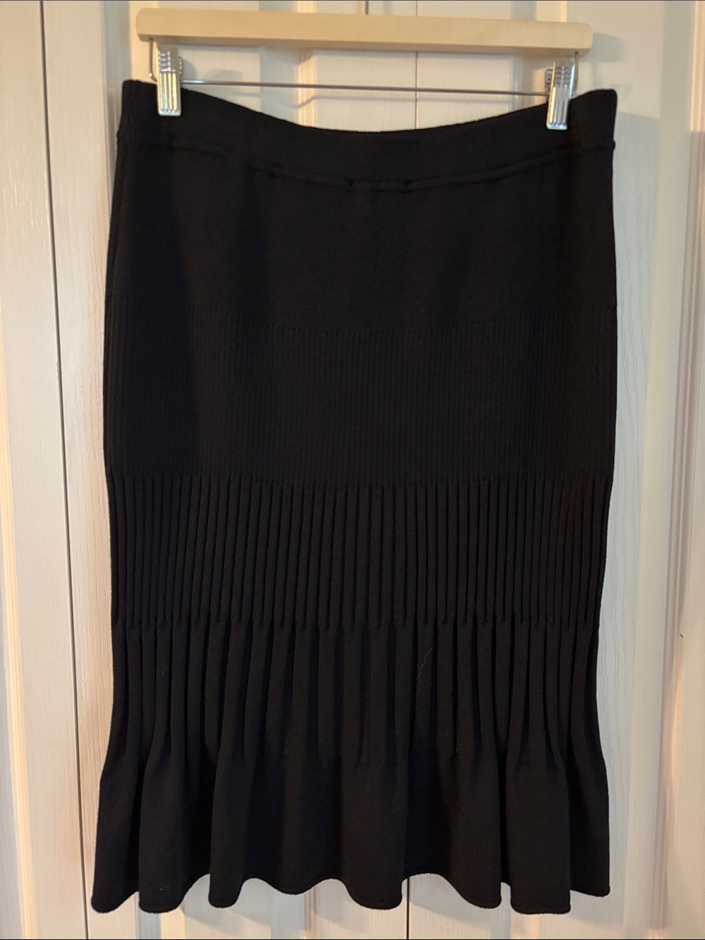 St. John Collection by Marie Gray Black Knit Skirt Ruffle Hem   Size 14